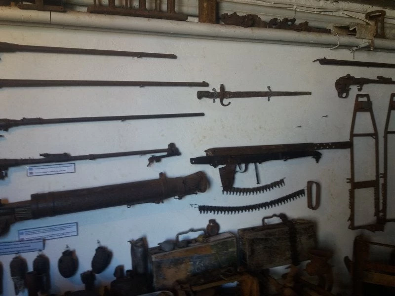 Η Γερμανική εισβολή στην Κρήτη σε μία συλλογή – Πυροβόλα, στολές, κομμάτια από αεροσκάφη – Μοναδικές εικόνες